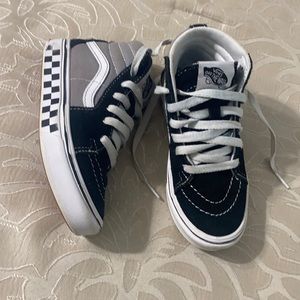 Vans skateboard shoe size 12 boys